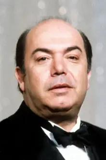 Lino Banfi como: Commissario Calogero