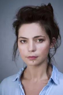 Maria Dinulescu como: Claudia