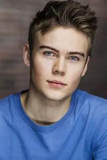 Gage Munroe como: Danny Chase (voice)