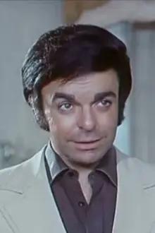 Samir Sabri como: Ezzat