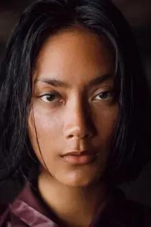 Tara Basro como: Maya