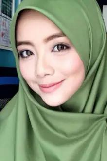 Mira Filzah como: Azalea Kamaruddin