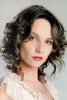 Aline Küppenheim como: Verónica María Montes