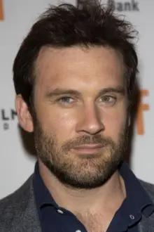 Clive Standen como: Anthony Lavelle