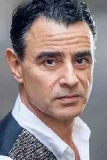 Vincenzo Amato como: Paolo Moretti