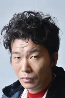 Tsutomu Takahashi como: Tominaga