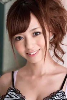 Aino Kishi como: Mayumi