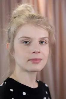 Alina Tomnikov como: Golden girl