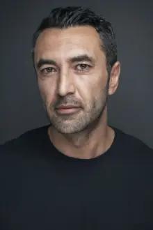 Mehmet Kurtuluş como: Cuma Ozan