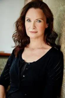 Tara Morice como: Pauline O'Halloran