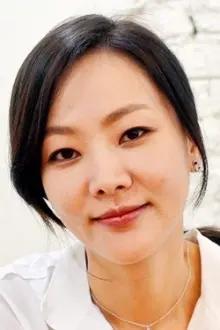 Yoon Ji-hye como: She