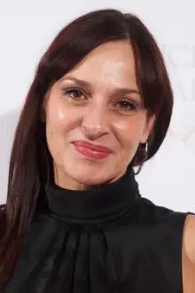 Natalia Millán como: Moira