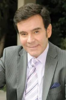 Guillermo Capetillo como: Ricardo Linares / Rogelio Linares