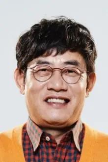 Lee Kyung-kyu como: Main Host