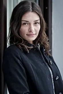Sarah Horváth como: Mitra