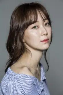 Lee You-young como: Shin Jae-Yi
