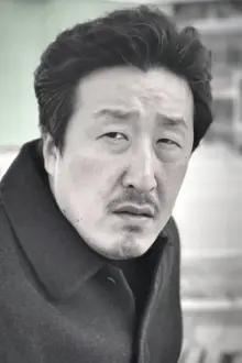 Hyun Bong-sik como: sushi restaurant owner
