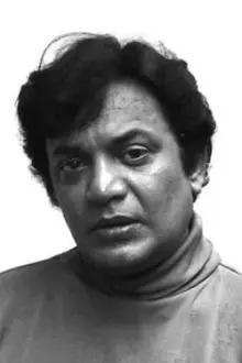 Uttam Kumar como: Dibyendu