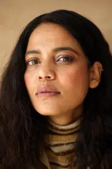 Priyanka Bose como: Gajra