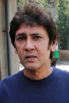 Kumar Gaurav como: Rahul Desai