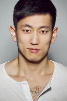 Jake Choi como: Ryan Fu