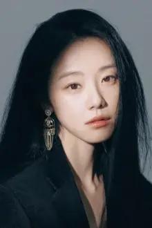Lee Si-won como: Ga Yeo-Eun