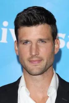 Parker Young como: Pvt. Randy Hill