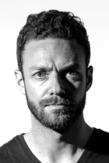 Ross Marquand como: Henry Langlois