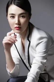 Jiang Hongbo como: 女警官