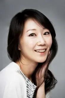 Go Seo-hee como: 강릉보살