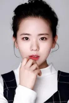 Jeong Da-eun como: Yang Min-ji