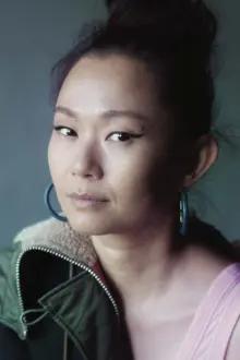 Hong Chau como: Ngoc Lan Tran