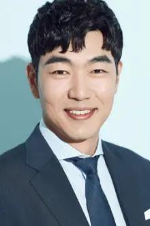 Lee Jong-hyuk como: Hwang Chul-woong