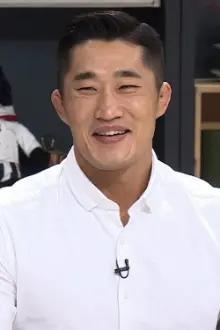 Kim Dong-hyun como: Ele mesmo