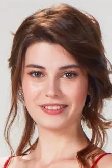 Elif Doğan como: Genç Sema