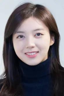Chae Seo-jin como: Jeong Joo-yeon