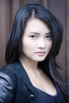 Mai Duong Kieu como: Amanda