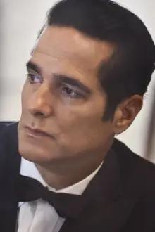 Yul Vazquez como: Rafael Reyes