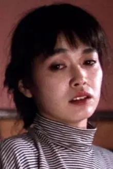 Naomi Hagio como: Yoko (Muraki's wife)
