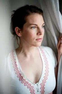 Victoria Mayer como: Johanna Heller