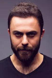 Eren Hacısalihoğlu como: Yaman Eryaman