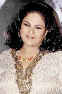 Guddi Maruti como: Rajni