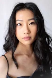Olivia Liang como: Nicky Shen
