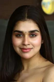 Meenakshi Govindarajan como: Ananya
