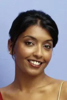 Sunetra Sarker como: Kaneez Paracha