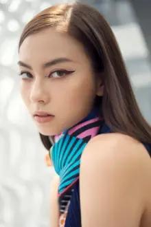 Lauren Tsai como: Rei Hiyama