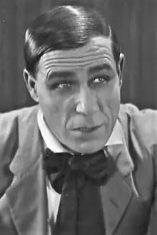 Frank Hagney como: Moran