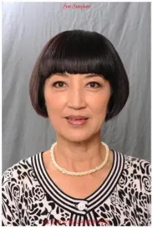 Helen Ma como: Mrs. Hsu