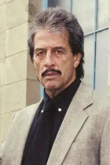 Jorge Luke como: Inspector Vélez