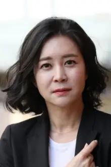 Lee Hang-na como: Sou-hwan's mother